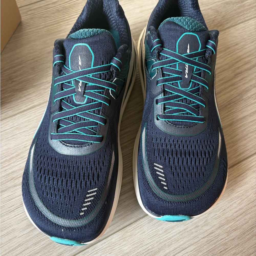 New in box ALTRA  Paradigm 6 running shoes size 7.5